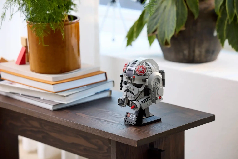 Конструктор LEGO Star Wars 75429 Шлем AT-AT Driver