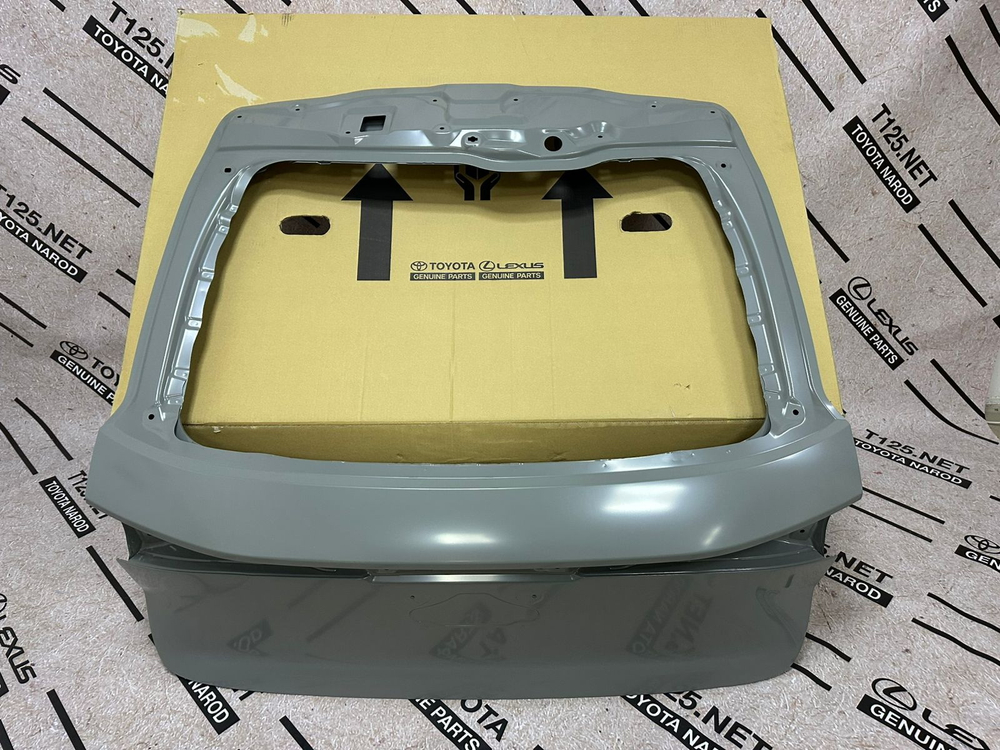 Дверь багажника TOYOTA 6700548B60