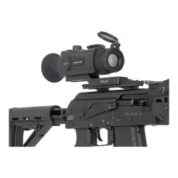 Прицел тепловизионный Gaut Jasper TS 225 256х192 AI 320x240 D25 - вид справа на кронштейне оружия, крупный план