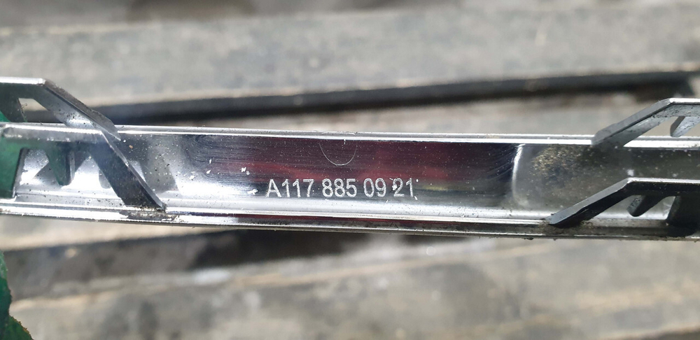 Молдинг решетки радиатора Mercedes CLA (C117) 13-19 Б/У Оригинал A1178850921