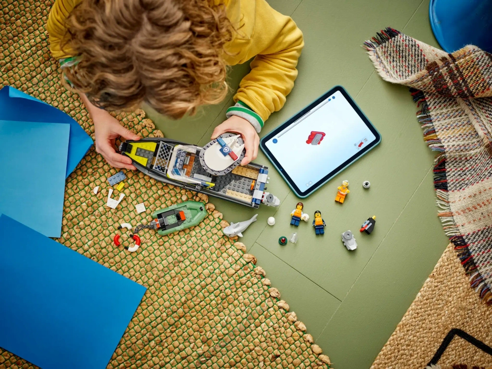 Конструктор LEGO City 60456 Погоня за полицейским катером