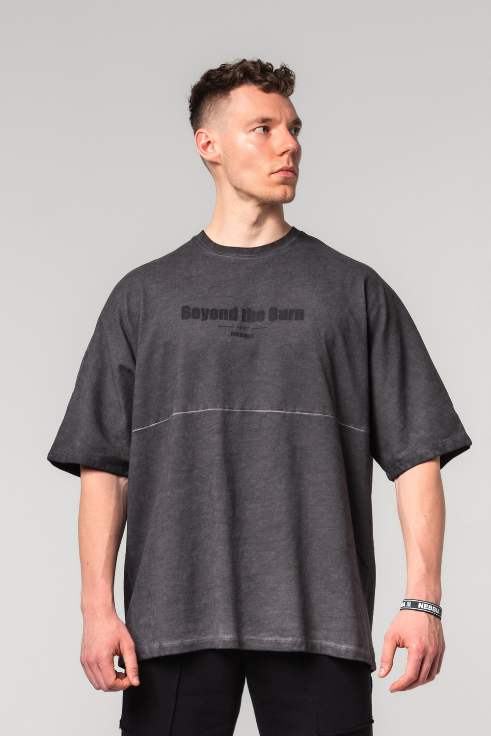 Футболка WASHED-OFF OVERSIZED HEAVYWEIGHT COTTON T-SHIRT NO SHORTCUTS 369