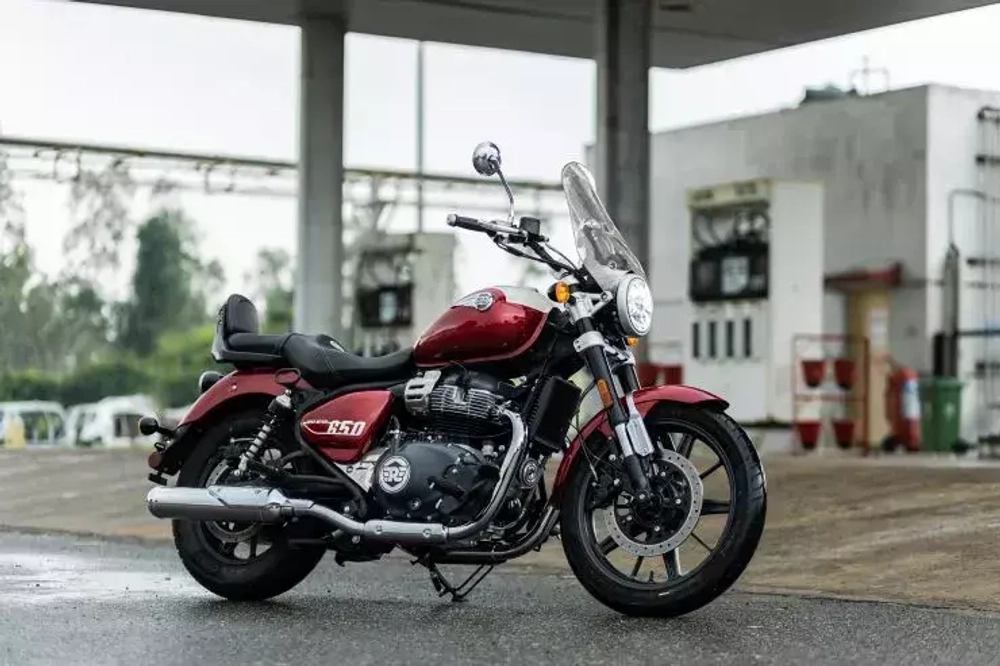 Royal Enfield Super Meteor 650 Celestial Red (Tourer / Premium)