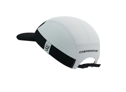 Теннисная кепка Compressport 5 Panel Light - white/black