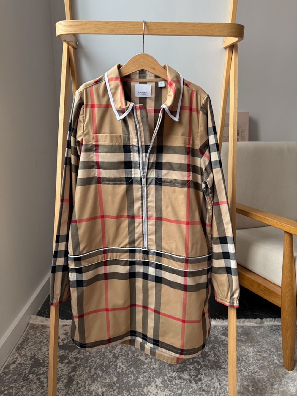 Платье Burberry, 152