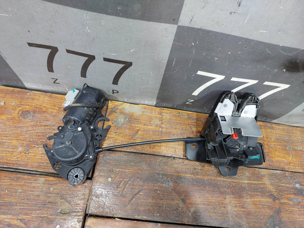 Замок крышки багажника Geely Monjaro 21-нв Б/У Оригинал 6600159515