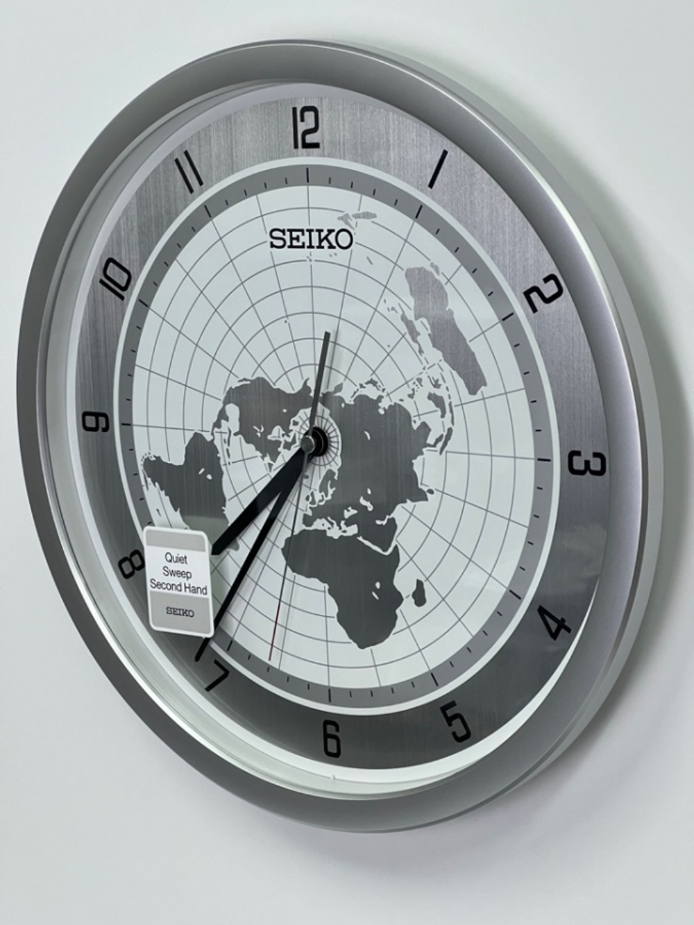 Настенные часы Seiko QXA814A