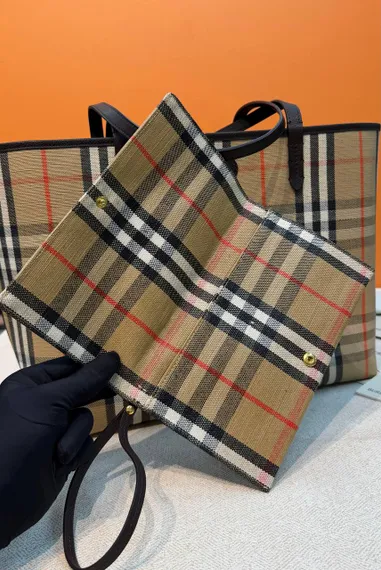 Сумка Burberry Bloomsbury Tote reversible