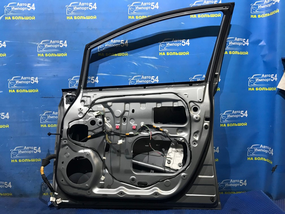 Дверь передняя правая TOYOTA WISH 2010