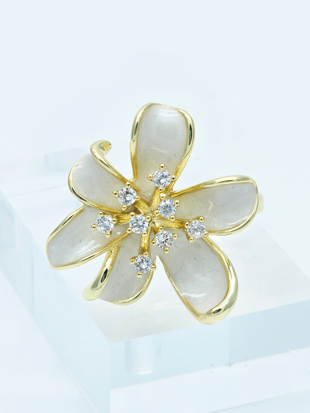 91004647 Кольцо Selena Pearls