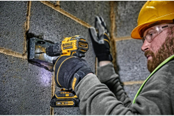 Dewalt Аккумуляторная дрель-шуруповерт DCD708D2T, 18 В, 1650 об/мин, с 2 АКБ 2 Ач и ЗУ, в кейсе TSTAK () DCD708D2T-QW