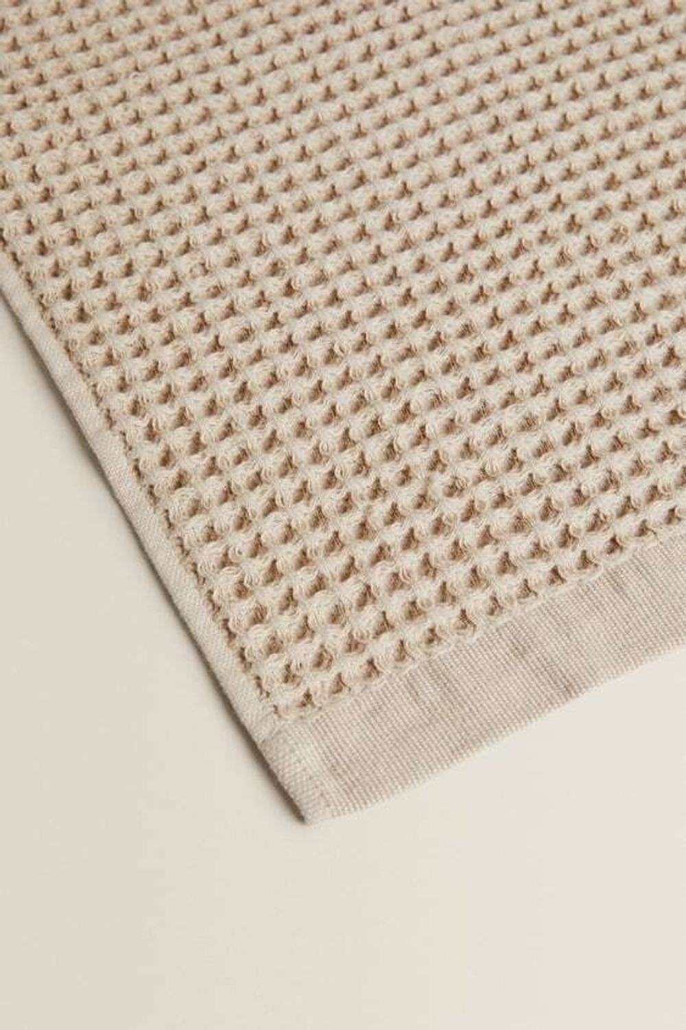 ZARA HOME ВАФЕЛЬНОЕ БАННОЕ ПОЛОТЕНЦЕ, ПЕСОЧНЫЙ