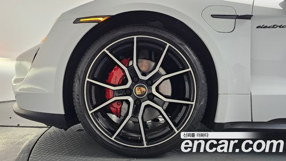 Porsche Taycan Base — 2023