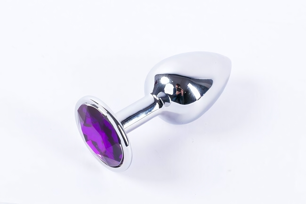 Анальная пробка металлическая серебристая с фиолетовым кристаллом Onjoy Metal Plug Silver Small (Цвет: серебряный с фиолетовым)