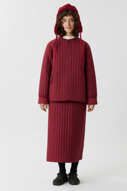 Стеганая куртка цвета бордо