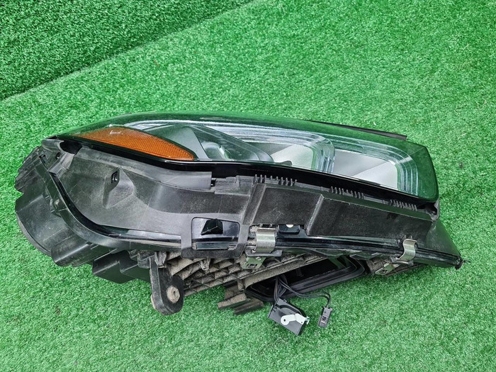Фара правая Mercedes GLE V167 (2018-2024) LED