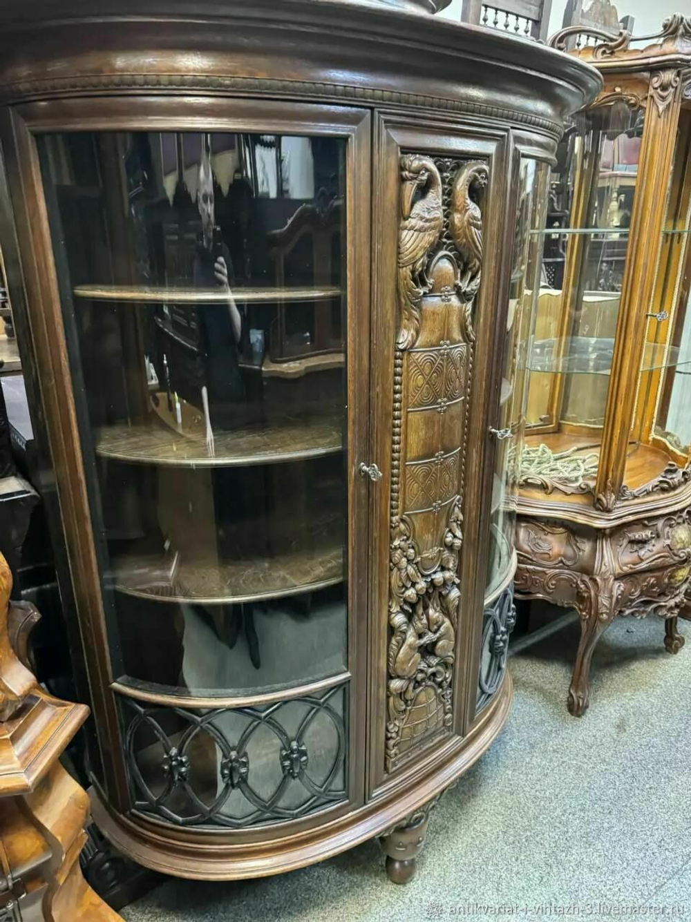 Старинная витрина