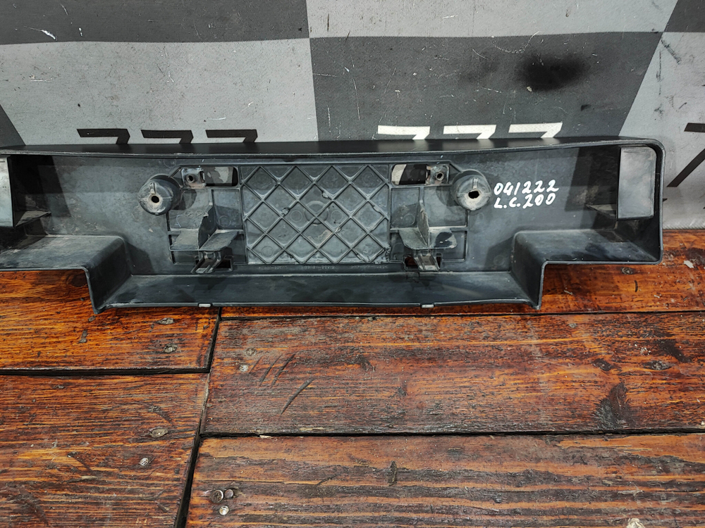 Площадка гос. номера Toyota Land Cruiser 200 15-21 Б/У Оригинал PZ32160711