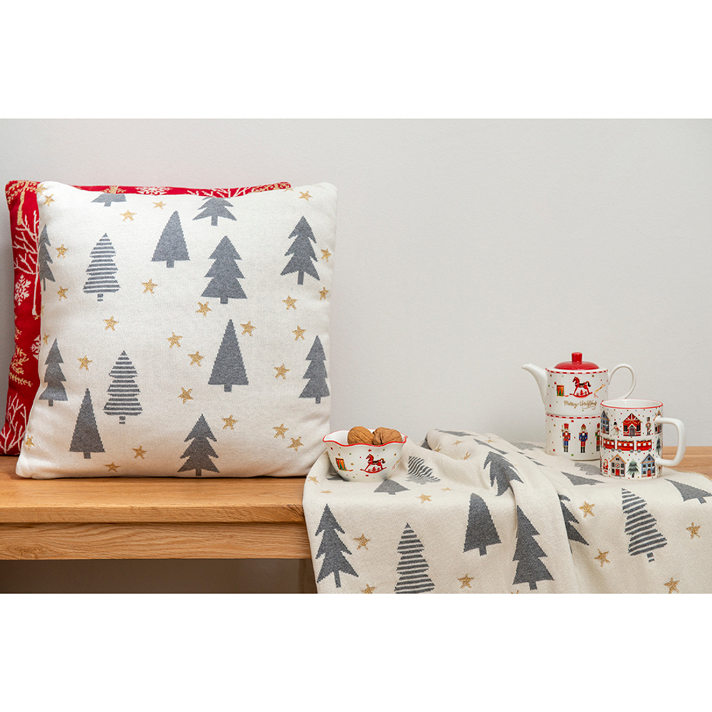 Подушка вязаная с новогодним рисунком magic forest из коллекции new year essential, 45х45 см