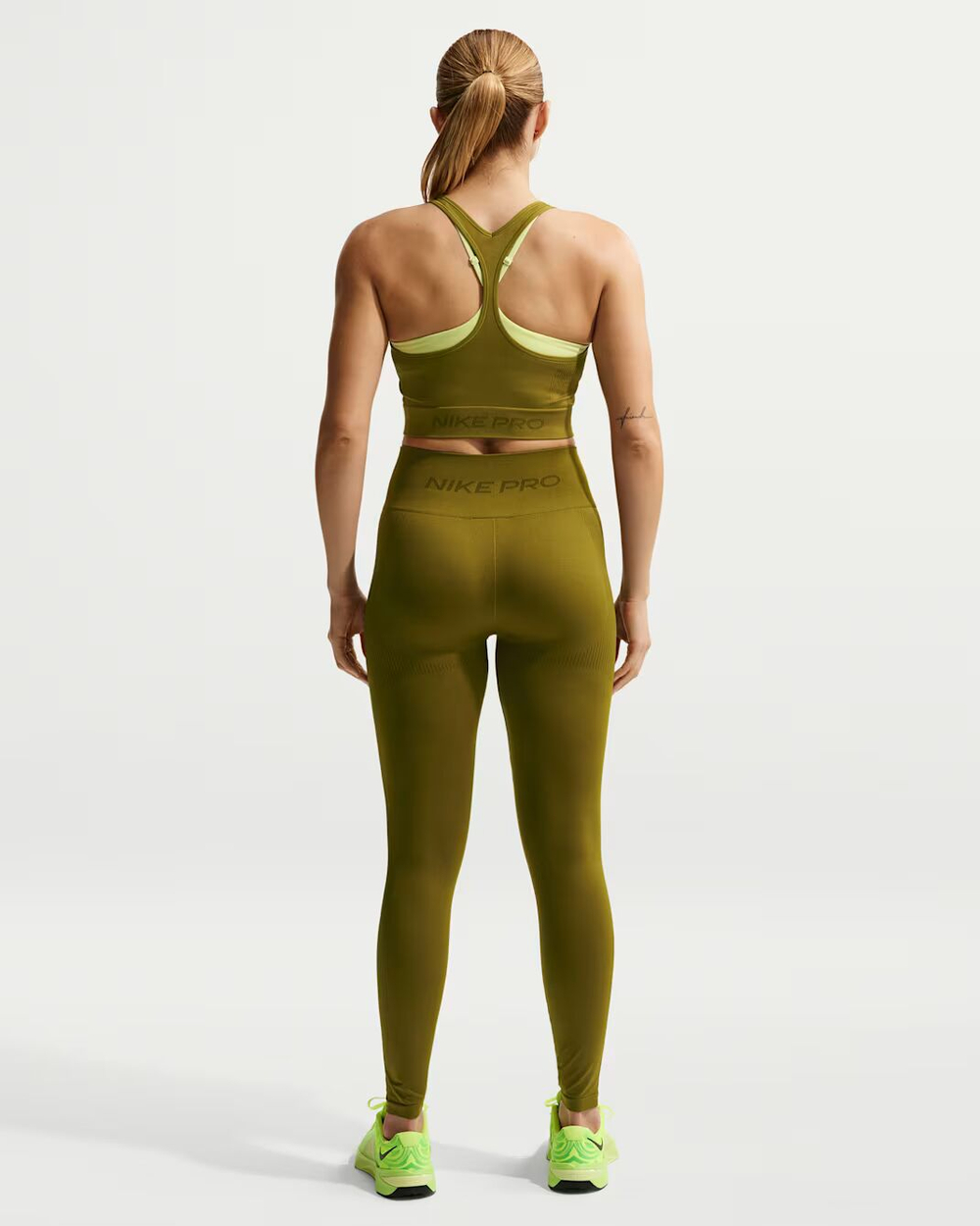 Nike Pro Seamless Женские леггинсы с высокой талией и длиной выше щиколотки - NIKE
