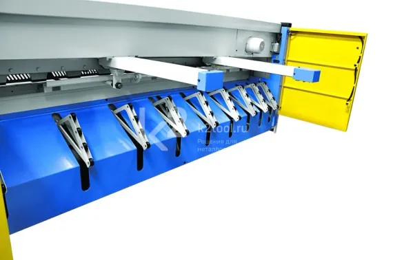 Электромеханическая гильотина Inanlar IMS 1560x3