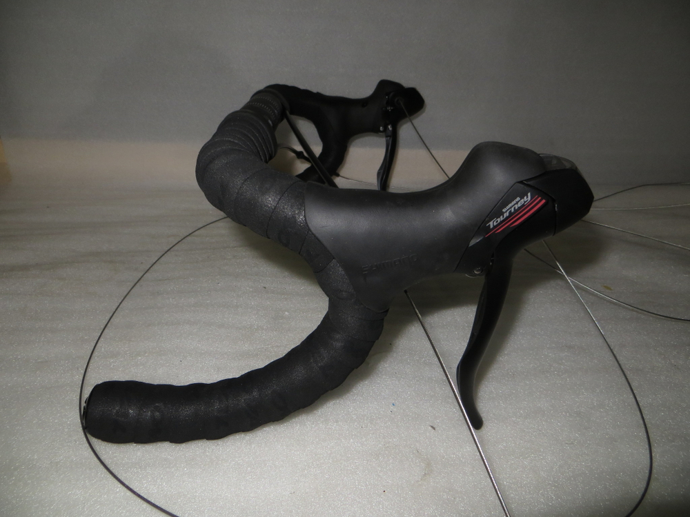 Handlebar: Oval Concepts 300S Shallow Drop, 6061 alloy, 31.8mm clamp