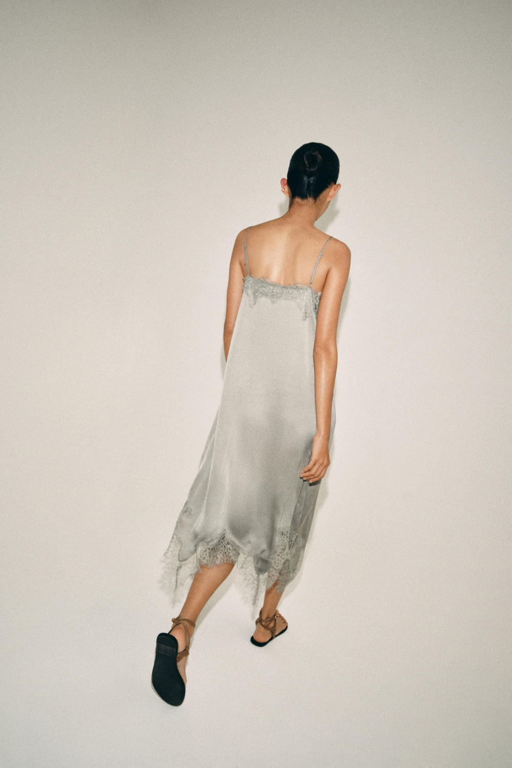 ПЛАТЬЕ МИДИ С КРУЖЕВОМ — ZW COLLECTION — ZARA