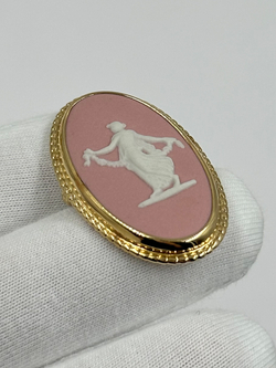 Брошь Wedgwood розовая