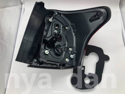 стоп левый Toyota Corolla Fielder NZE161 164 165 13-106