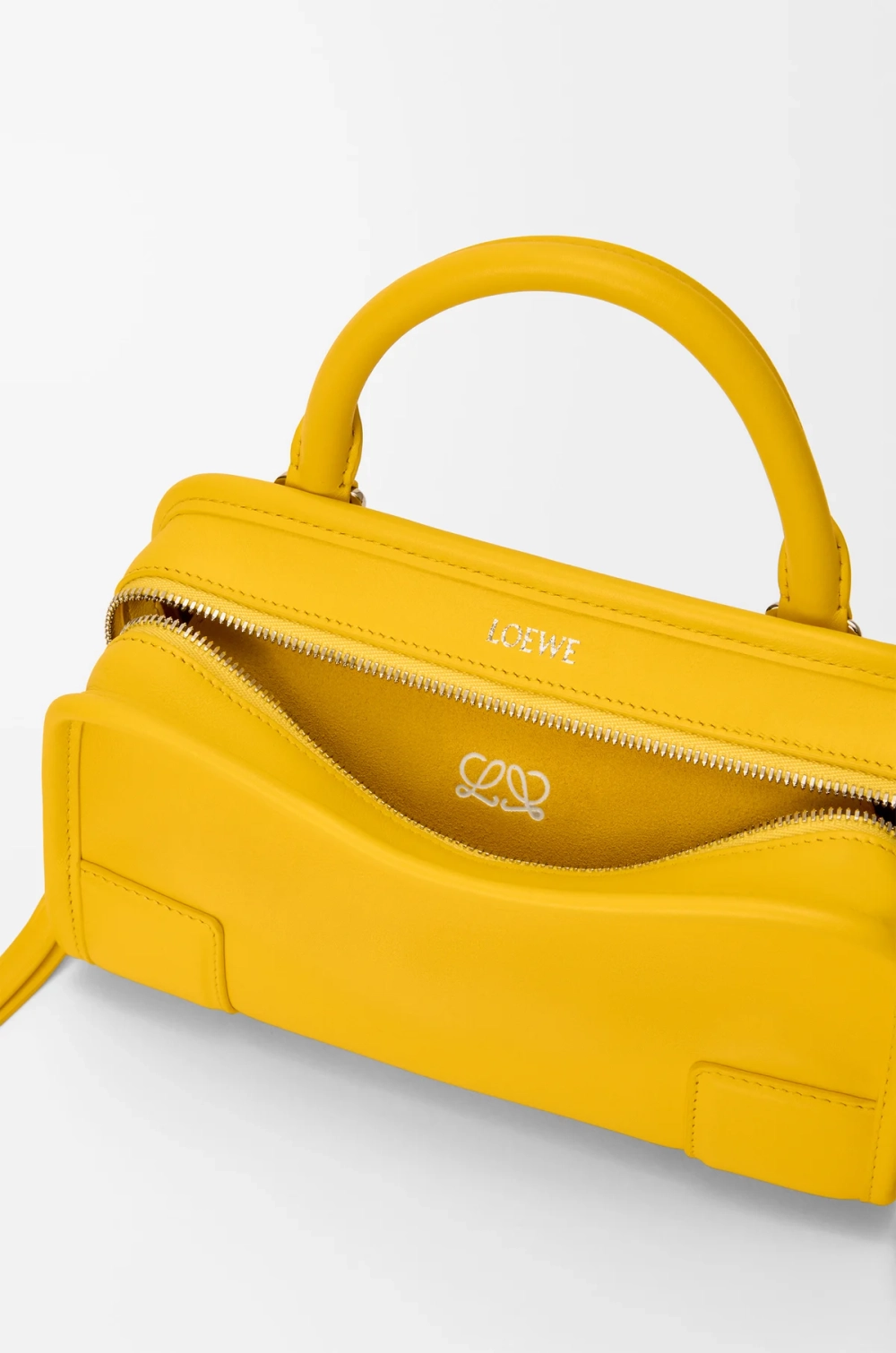 Loewe Мини-сумка Amazona 180 из мягкой телячьей кожи, желтый