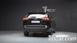 Toyota RAV4 2.5 2WD Hybrid XLE — 2024