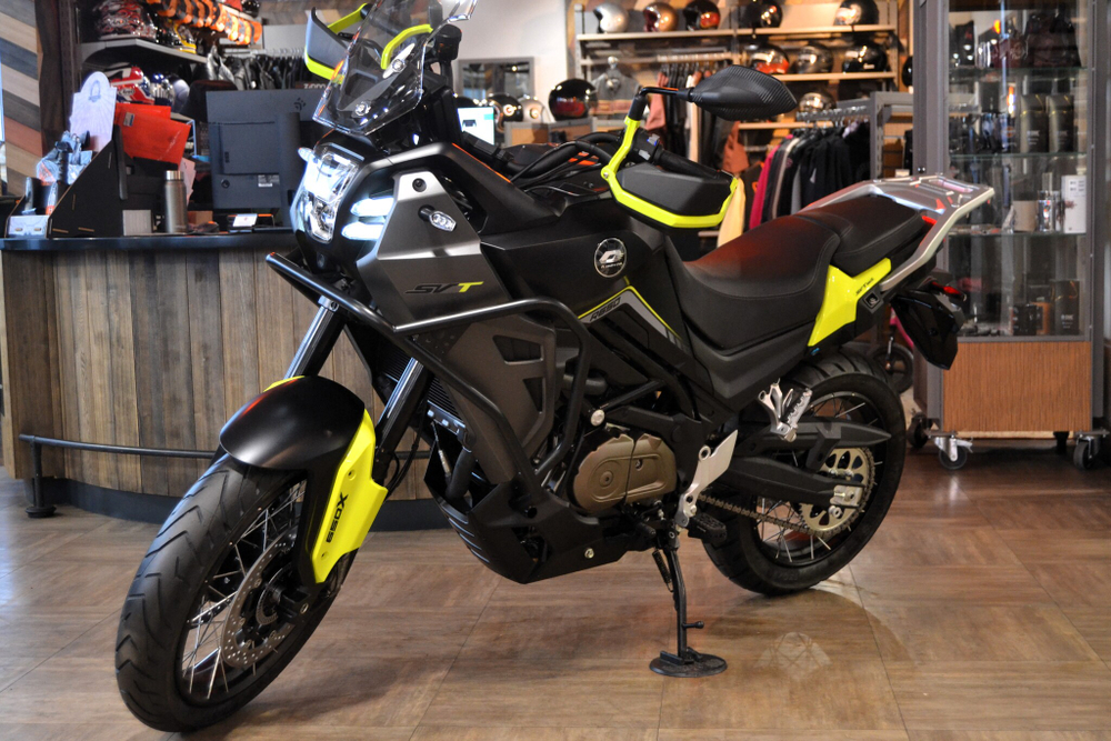 QJMOTOR SVT 650 X (Black)