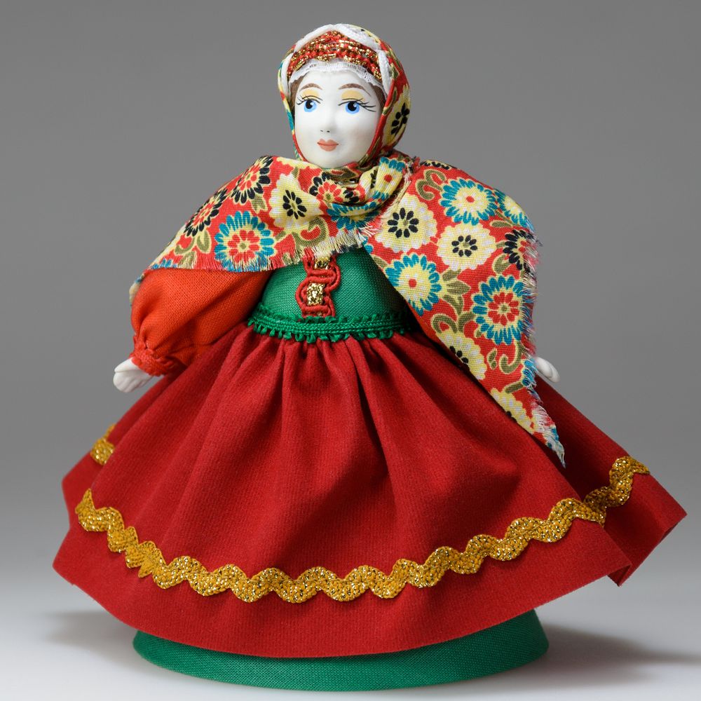 Сувенирная кукла в ситцевом платке