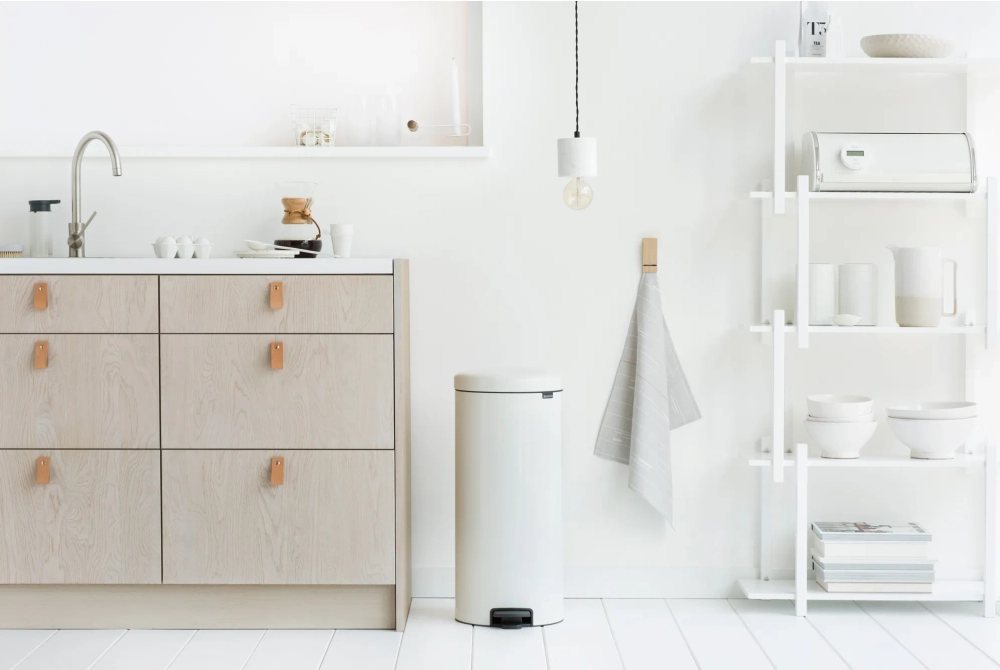 Brabantia Контейнер для мусора NewIcon 30л белый 111785