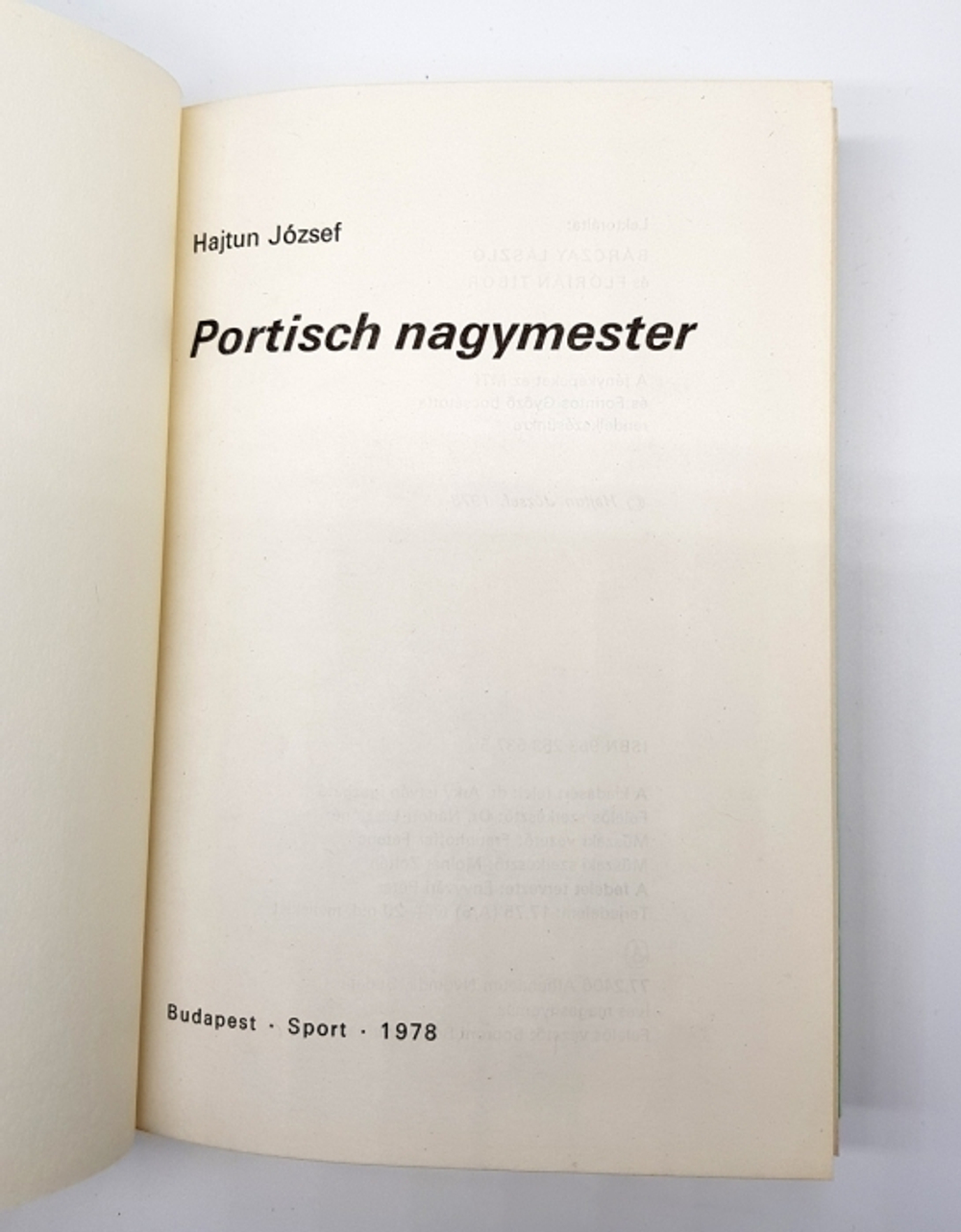 "Portisch nagymester (Великий магистр Портиш)". Jozsef Haltun. 1978.