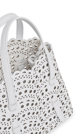 ALAÏA СУМКА MINA 20 ИЗ ВЕНСКОЙ ТЕЛЯЧЬЕЙ КОЖИ, КРЕМОВЫЙ
