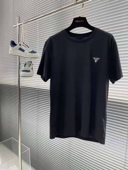 Футболка Prada