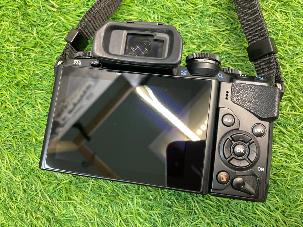 Olympus OM-D E-M10