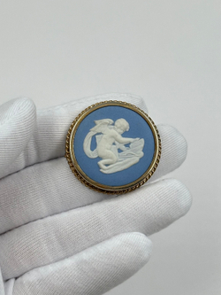 Брошь Wedgwood голубая