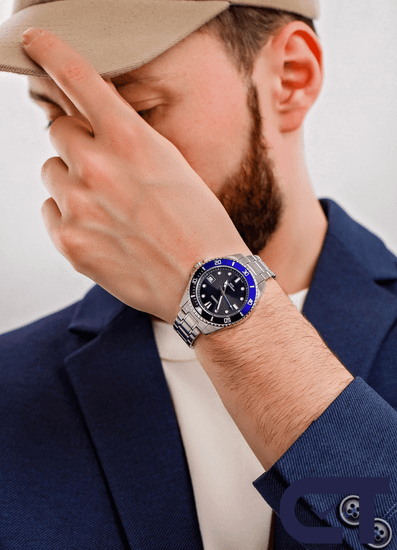 CASIO MDV-10D-1A2 — спортивные часы с чёрно-синим безелем
