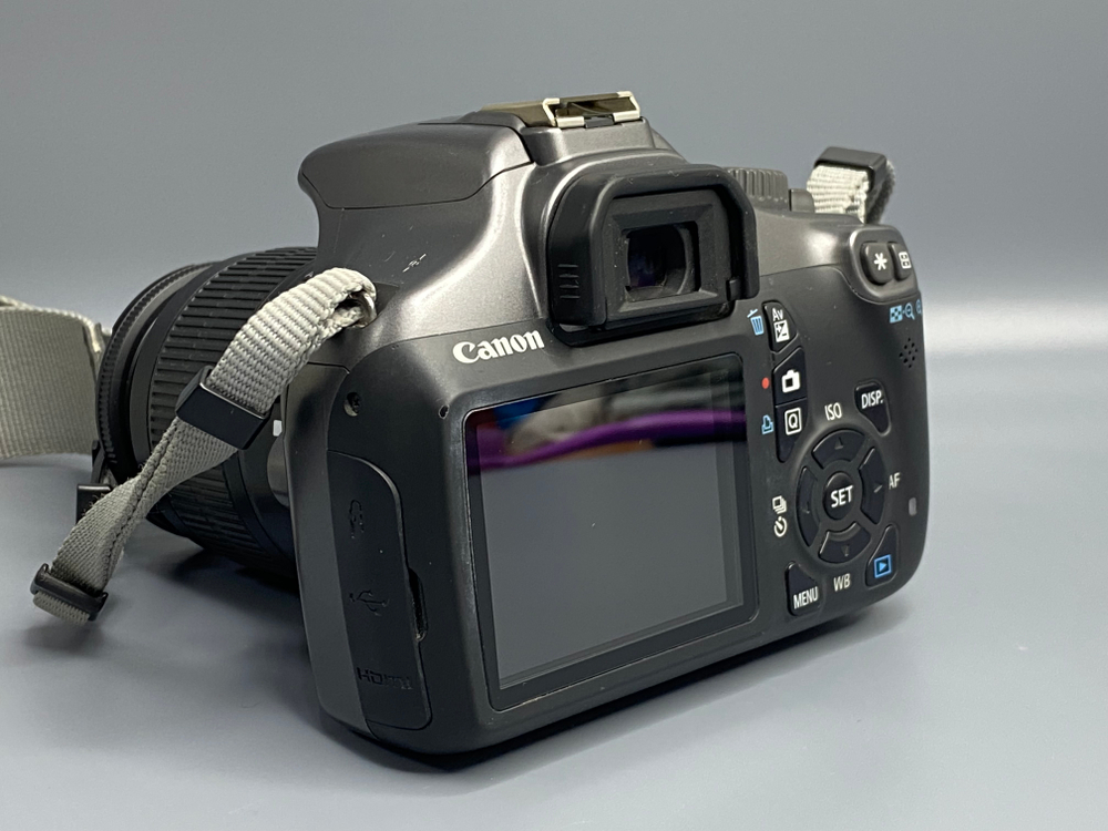 Canon EOS 1100D Kit 18-55mm 3800 кадров