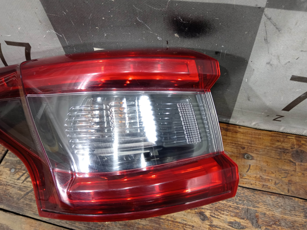Фонарь зaдний левый Nissan Qashqai 2 (J11) 17-24 Б/У Оригинал 26555HV00A