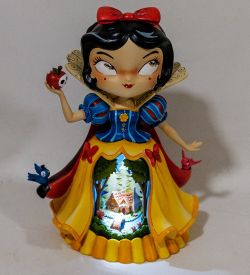 Disney-4058885 Фигурка «Белоснежка (Сказочный домик в лесу)»