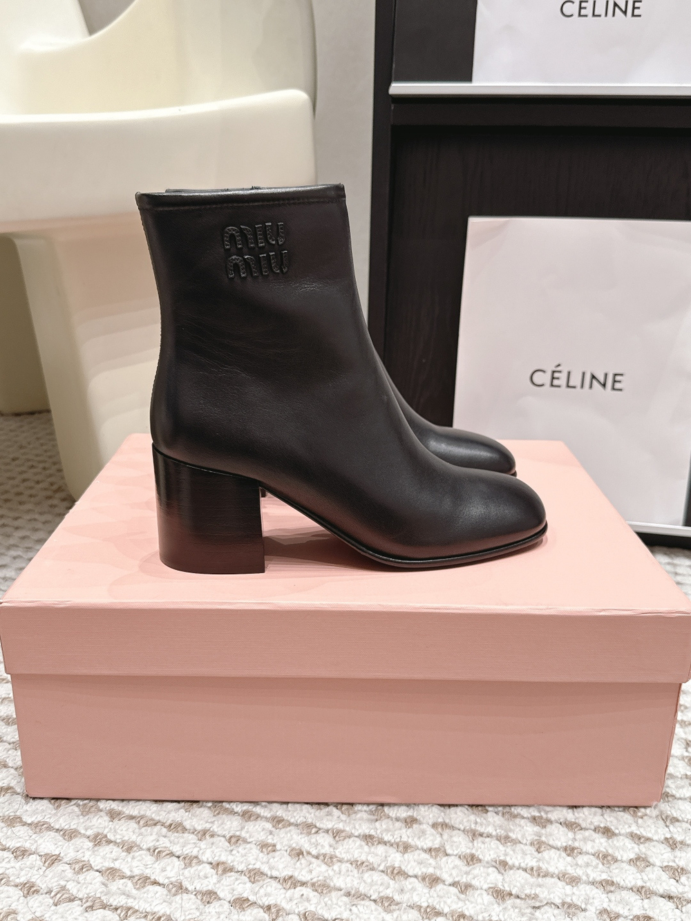 Женские кожаные ботильоны Miu Miu на каблуке 6 см — чёрные — фото 3