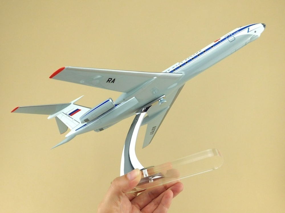 Модель самолета Ту-134А с антенной БУС (М1:100, Тихоокеанский флот России)