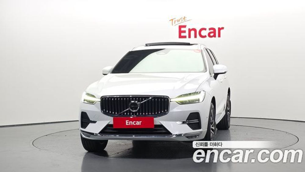 Volvo XC60 B5 — 2025