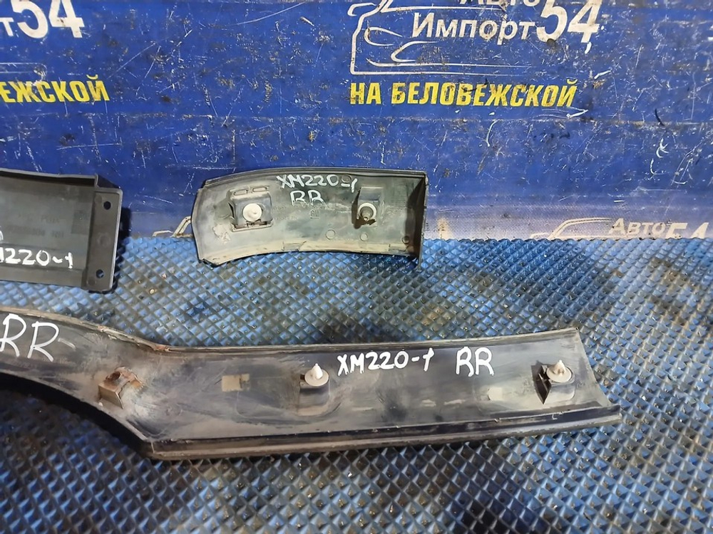 Планка под стоп правая SUBARU TRAVIQ 2003