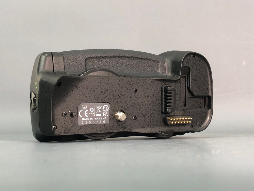 Nikon MB-D10