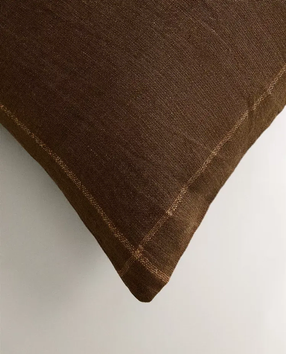 ZARA HOME ЛЬНЯНАЯ НАВОЛОЧКА ДЛЯ ДЕКОРАТИВНОЙ ПОДУШКИ, КОРИЧНЕВЫЙ