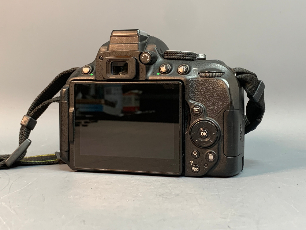 Nikon D5300 Kit 18-55mm 57.176 кадров